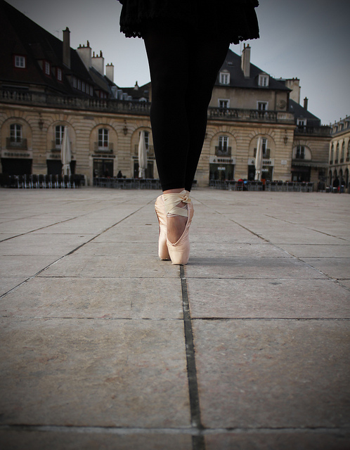 Pointes de danseuse classique dans la rue