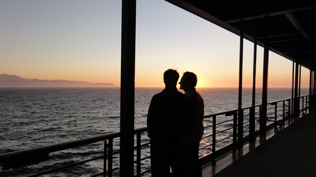 Coucher de soleil depuis un navire de croisière.