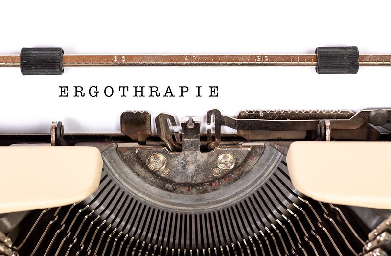 Machine à écrire qui affiche le mot ergothérapie