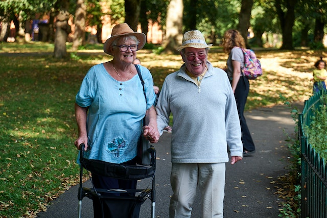 Conseils bien-être pour apaiser le mental des seniors.